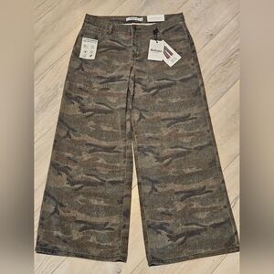 NWT Refrain Women's Camouflage Print Wide-leg Jeans Size 11/30